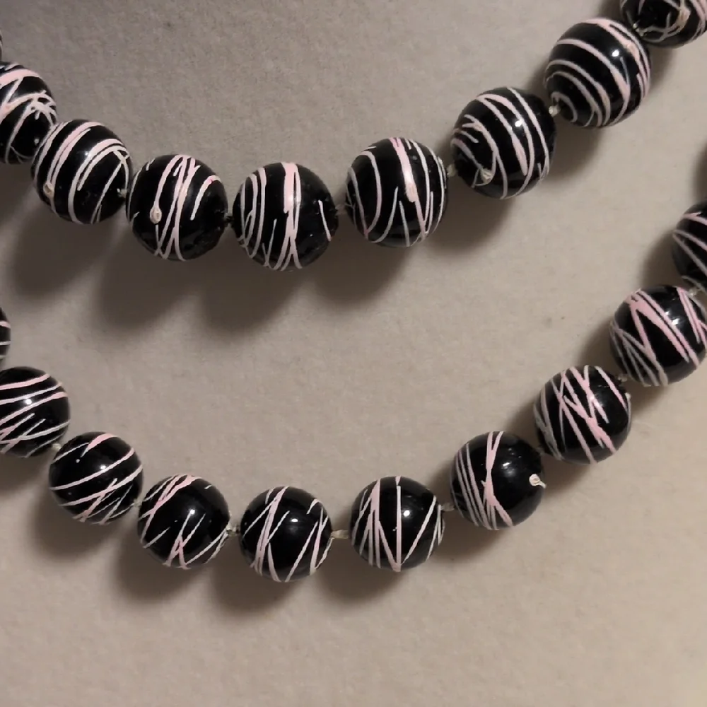 Elegant Black‎ With White And Light Pink Paint Stripes Beaded Costume Necklace